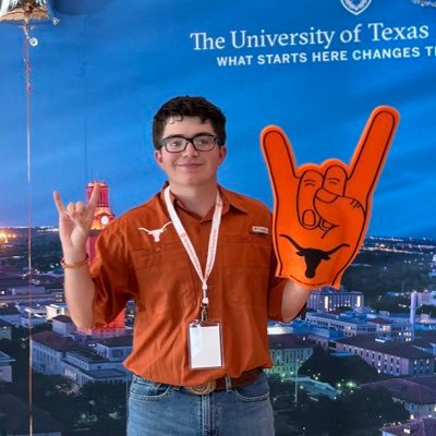 Gen III of DIG. UT 26 🤘. 20 y/o, he/him. History Major, Journalism Minor, Photographer, Voice Actor, DJ Tower Gnome for KVRX 91.7 FM Austin 📻
