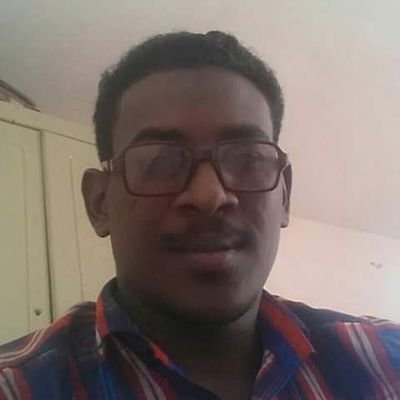 راضي وسعيد ومتفائل وبسيط متعاون مشارك متواضع متسامح هادي طيب غيور مزاح مجنون ضحاك مجامل متفهم مطلع مدرك مواكب مرح واعي مركز حاضر مهتم مرتب
