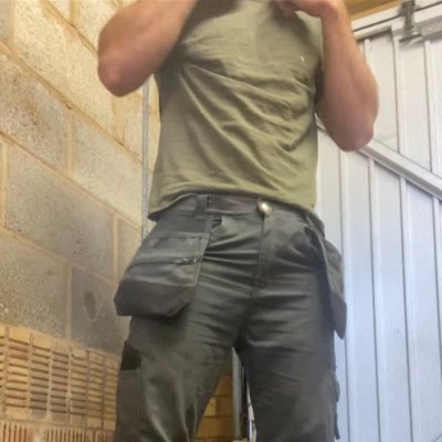 bi hung builder/tradie work all over the uk. everything I upload is me dm if you want to collab. 🔞