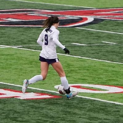 LilyAThompsonnn's profile picture. MHS '24 🤍💜 | Metro Alliance FC #9 | 🏳️‍🌈