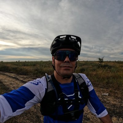 Guanajuatense, geek, fanático de los deportes y papá de tres hijos a los que amo.