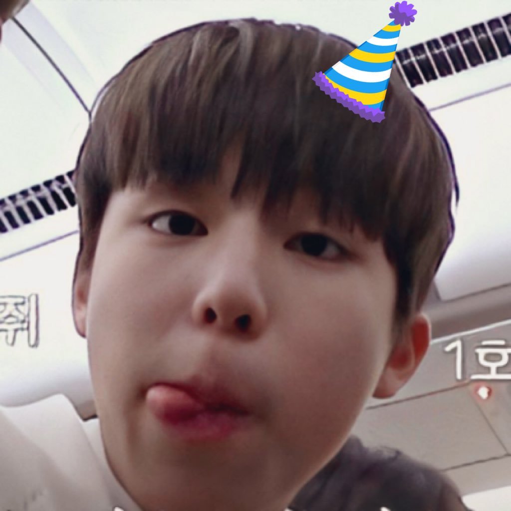 PEACHYJY's profile picture. CJH 🎸| PJY 🍑 | CSY🦋 | Marklee 🍉 | ASH🤖 JW👽