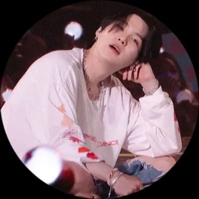 Expensive_Min's profile picture. ya girl is a mess ✌🏼 
24