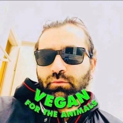 Animals activist 🦔🦧🐮🐓🐷 . .follow me if you love animals and support my activism . I have mental health and a disabled brother please support us to survive