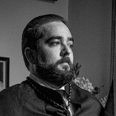 Taurino, cofrade, antiguo, sevillista y Tuno de Comercio. Hago un podcast sobre historias y leyendas de Sevilla @ReySantoPodcast Mi empresa @ElRondadorSev