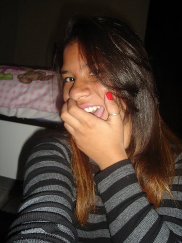 capricorniana,roles,amigos, família , coca-cola, chocolate e doritos, e ele mais ?
#follow me