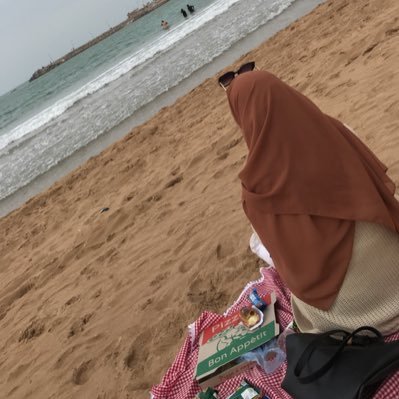 مَهما كُنتِ حَسناء لن يكتمِل حُسنكِ إلا بأخلاقكِ 🤍🧕🏻