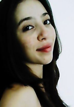 Por fora a menina que muitos julgam... Por dentro a mulher que poucos conhecem... Sigo de volta (: