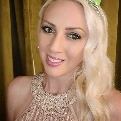 honeewax's profile picture. 