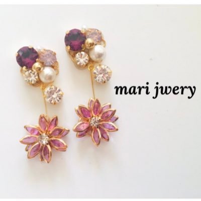 ネイルチップ 💅ピアス＆イヤリング販売してます🎀 お気軽にメッセージください。アクセサリーはメディアを観て頂き商品お選びください💕無言フォロー失礼します♡ フォローお気軽に♡ 【ピアス、イヤリングは1300円〜2800円】フォロー解除もお気軽に❗️❣️成人式のネイルチップの予約受け付けてます👑