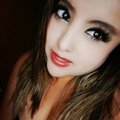 Soy una chica gamer me gusta jugar videojuegos y me dicen La chica Terror mi canal de twich janii_sanchz ♡♡♡