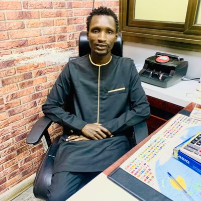 je m’appelle soya je suis commerçant amoureux du foot🇲🇱🇲🇱