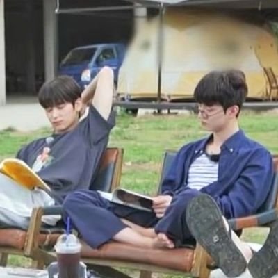 An account dedicated to @WE_THE_BOYZ's book recommendations and The B readers 📚 #DeobiReads ✨