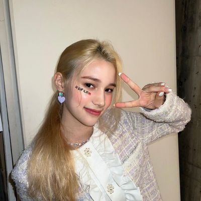 está cuenta es para conseguir Mutis✨✨✨✨
kep1er stan,
bp stan✨