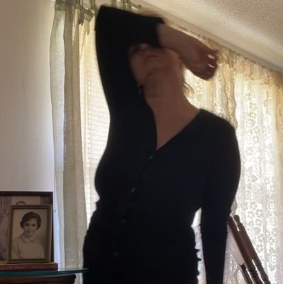 AnnaLinzy's profile picture. 