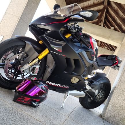 panigalev4sp,gsx-r1000,Ninja1000sxに乗っています。
気軽にフォローお願いします!