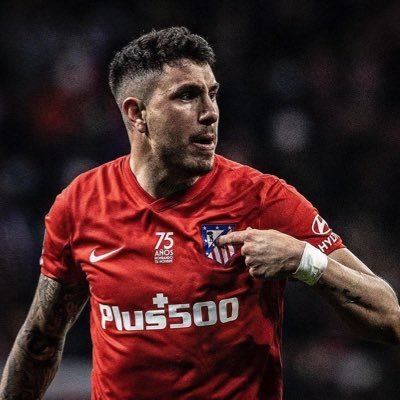 Uruguayo de nacimiento, rojiblanco de corazón. Bajo el mando de Simeone. Dejándome la piel por el Atlético de Madrid. #NuncaDejesDeCreer #ElEscudoNoSeToca