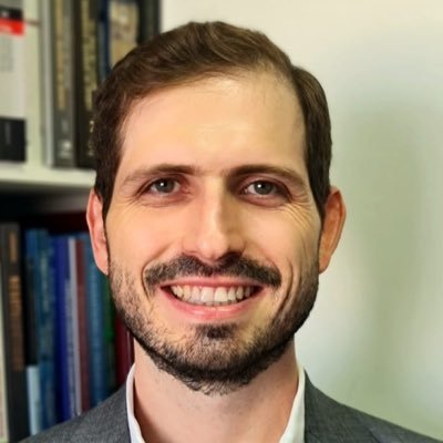 Advogado, Empresário e Professor de Direito Empresarial. Leio muito, posto pouco. As opiniões (raramente manifestadas) são pessoais.