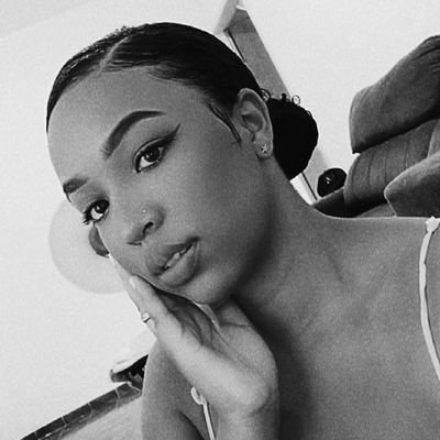 carolinerochaa2's profile picture. 21 anos 
Flamenguista🔴⚫
Pisciana♓
Casada💍