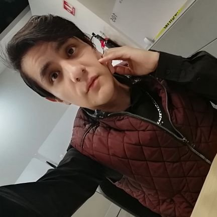 Heey...! Soy César. Soy de México D.F. Si quieres tener un buen concepto de mi, conoceme en persona... Sigueme... Te sigo... Nos conocemos y asi ^^ y...y...Fin
