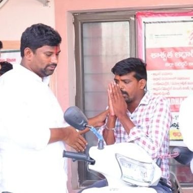 ప్రాణం కన్నా విలువైన నీ సోపాతి నా సొంతం అన్న.గర్వంతో ఈ మన్నులో కలిసిపోతానే, జై సుమన్ అన్న జై జై సుమన్ అన్న
