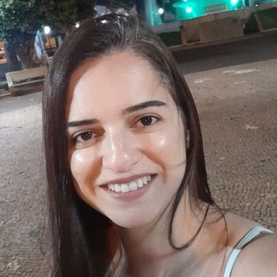 Contadora e tradutora.
Amor por Deus, pela minha família e pelo meu bem maravilhoso...
E por meu trabalho, chocolate e, é claro, meu Packers 🏈👊🏼🧀