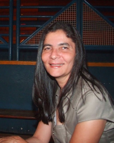 Elizelda: cristã, casada, mãe de 2 filhos, feliz por desfrutar da alegria de conhecer Cristo, Verdadeiro Amigo e Único Salvador e ter sua palavra p me guiar.