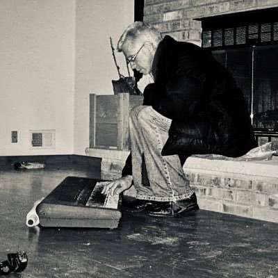 Dagsband's profile picture. Into music, philosophy, poetry (you know, I just followed the money . . .)