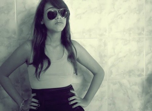 Tenho 15 anos ,sou romântica,modelo,ciumenta,gostosa dlç ;9 , faço  carinhos. (6 #SeiSeduzir ,então vemk dlç (6 ,me segue? *-*  
Msn: beatriz_mattos14@hot...
