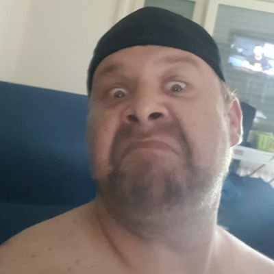 Hobby Streamer auf Twitch und Youtube. Der Name ist Programm XD Loster Verpeilter Gamer mit den man lachen kann XD Nett, freundlich und immer Lost im Game XD
