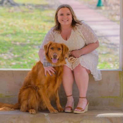 erinshelby0's profile picture. Do you guys know where I could get one of those gold necklaces with the T on it?