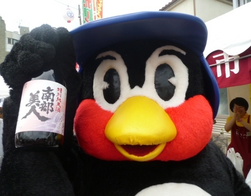 チコちゃんに叱られそうなくらいボーっと生きてる本州最北端A県H市付近に潜むLv50独男。つば九郎とくまモンと富野由悠季と宮崎駿と庵野秀明を勝手に師と仰ぐ。ヲタ属性は鉄道、ガンダム、パトレイバー、トミカ収集、歩かないＤＱウォーカー。愛車はキャストアクティバ。野球は東京ヤクルトスワローズ。