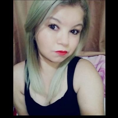 Sou uma loira baixinha com cara de trouxa. 🧚🏻♀️💉