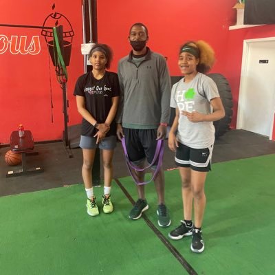 Mya & Mia Ross 📚📚💙Faith Family Oak Cliff🦅🦅💛C/O 2024 🏀💎🏀PG/SG ⛹🏽‍♀️⛹🏽‍♀️ #NEVERNOTWORKING