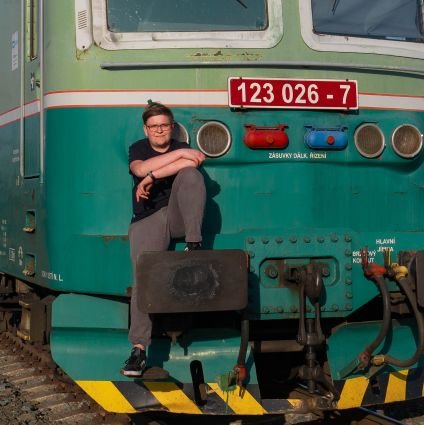 SvrcekDavid's profile picture. 𝙏𝙧𝙖𝙞𝙣 𝙋𝙝𝙤𝙩𝙤𝙜𝙧𝙖𝙥𝙝𝙚𝙧  📸 | 𝘾𝙤𝙣𝙩𝙚𝙣𝙩 𝘾𝙧𝙚𝙖𝙩𝙤𝙧 - 𝘎𝘌𝘌𝘒𝘞𝘖𝘙𝘓𝘋.cz 🎥 | 𝙅𝙤𝙪𝙧𝙣𝙖𝙡𝙞𝙨𝙩 - https://t.co/RaiazMv8Vs📝