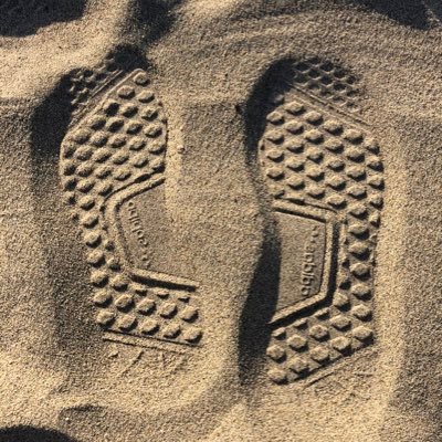 ZhangWoods's profile picture. 有些路很远，走下去会很累。可是，不走，会后悔。