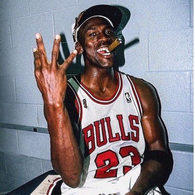 adaheeye's profile picture. 