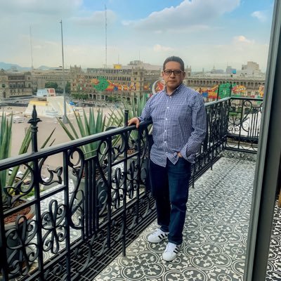 Médico Especialista en Cirugia General, y orgullosamente aficionado al club deportivo toluca. y trabajando en hospital covid