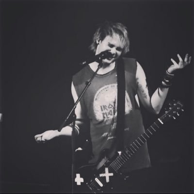 poetrymlchael's profile picture. multifandom | she/her | 25