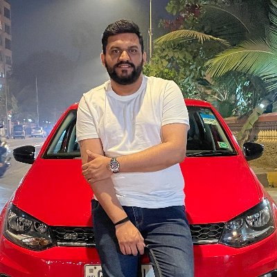 Samadhi ke middle finger par samasya ki ang-ghuti hu meh.