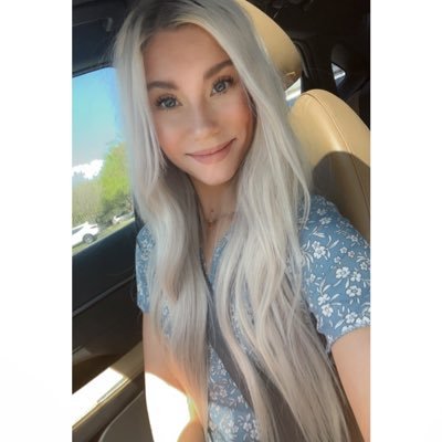 AprilDarbyy's profile picture. 