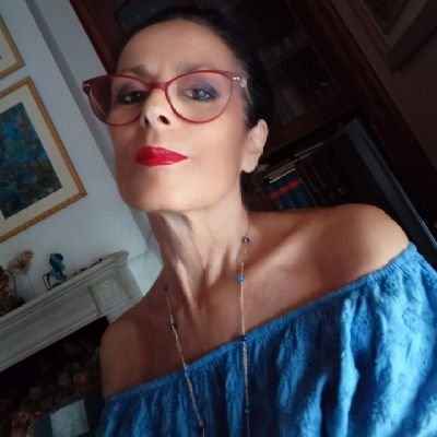 Bastasse il dolore dei deserti. Quello di un mare infinito, di un infinito pianto, a redimerci dall'alleanza di colpe e silenzi. E dai rimorsi.