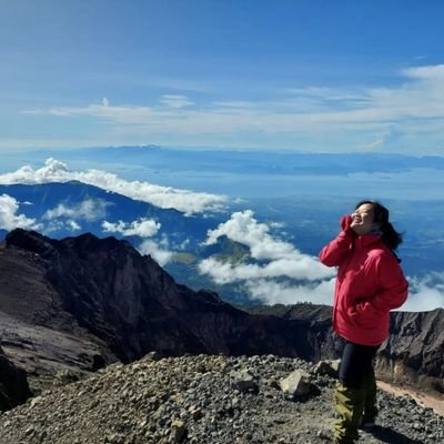 issinandang's profile picture. big girl in a big universe