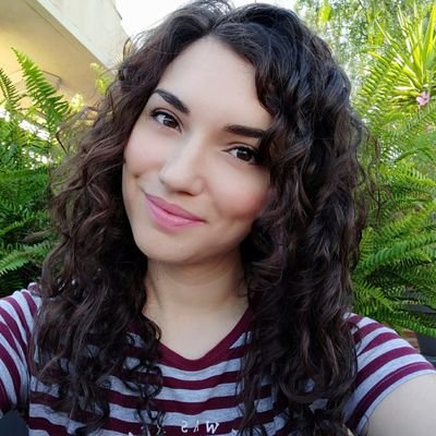 Profesora de Biología y Geología. Paleontóloga. Apasionada por la música y la fotografía. Estudiante de doctorado (UV)