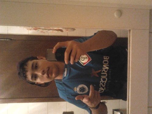 Sou um cara de boa e com muitas virtudes. E quero conhecer varias pessoas :)
