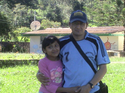 nacido en Gachantiva, Especialista en Educación matemática, Soltero, cinco hijos. Musico, poeta y loco