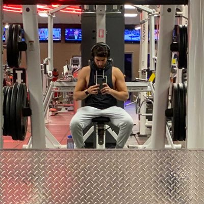 Omiee92's profile picture. Est. 92