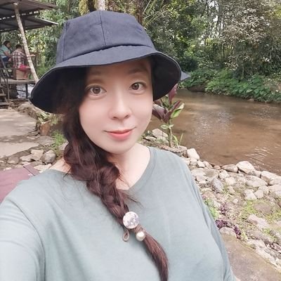 Former medical administrator
Single mom who doesn't have a job
I want to save up and open my own cafe as soon as possible.
Let everyone drink the original ec