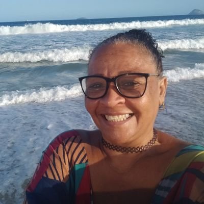 Carioca da Zona Norte
 Assistente Social, professora de Cuidado Humanizado na Casa do Cuidador
Flamenguista.
Meu coração é VERMELHO!! ❤️PT