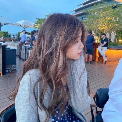 Cecilia46302985's profile picture. “Life is really simple, but men insist on making it complicated.”